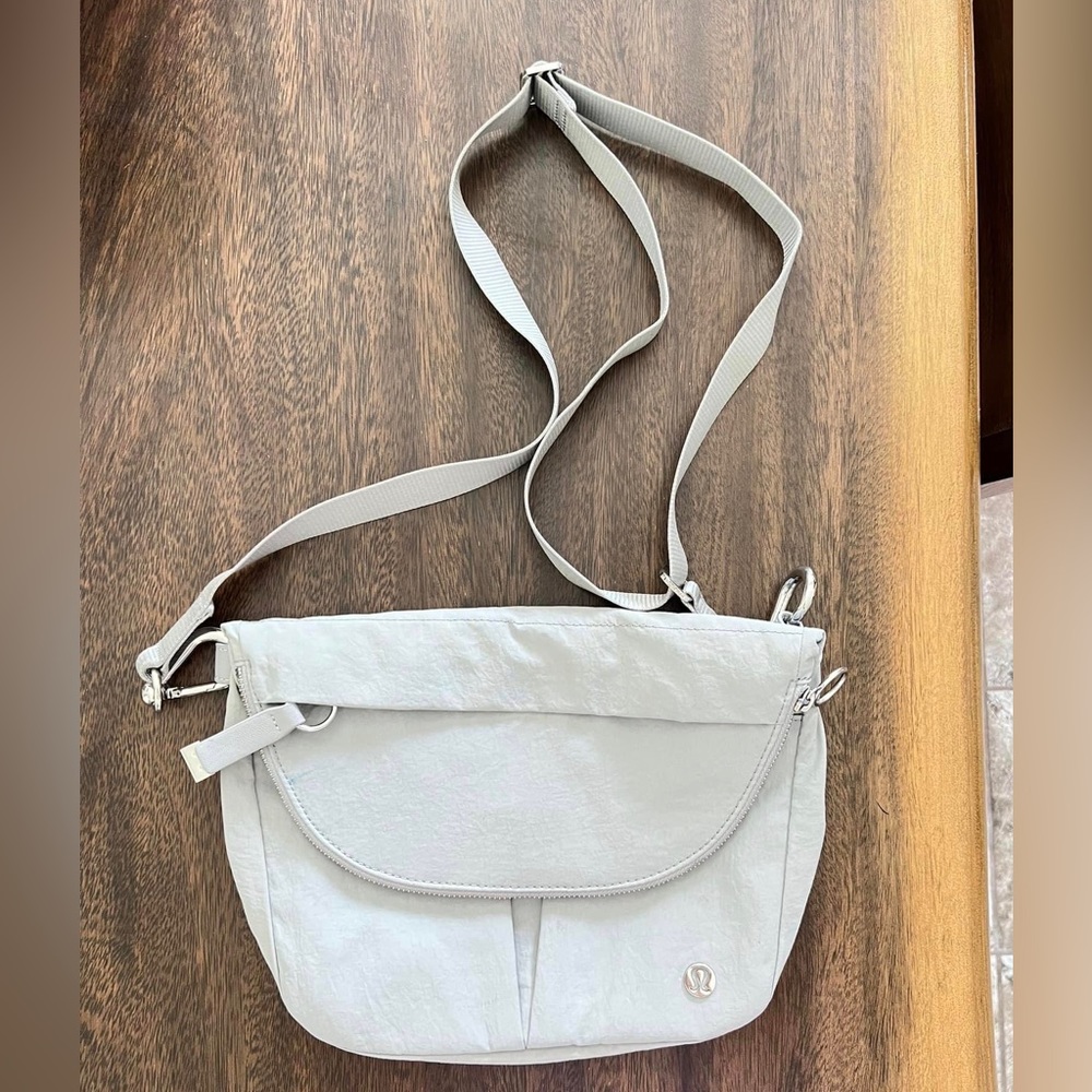 Lululemon festival bag gray